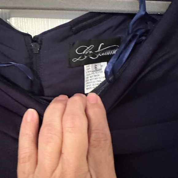 La Femme
Simply Chic Off the Shoulder Jersey Gown Size 6  or 10 or 12 navy blue - Picture 7 of 9